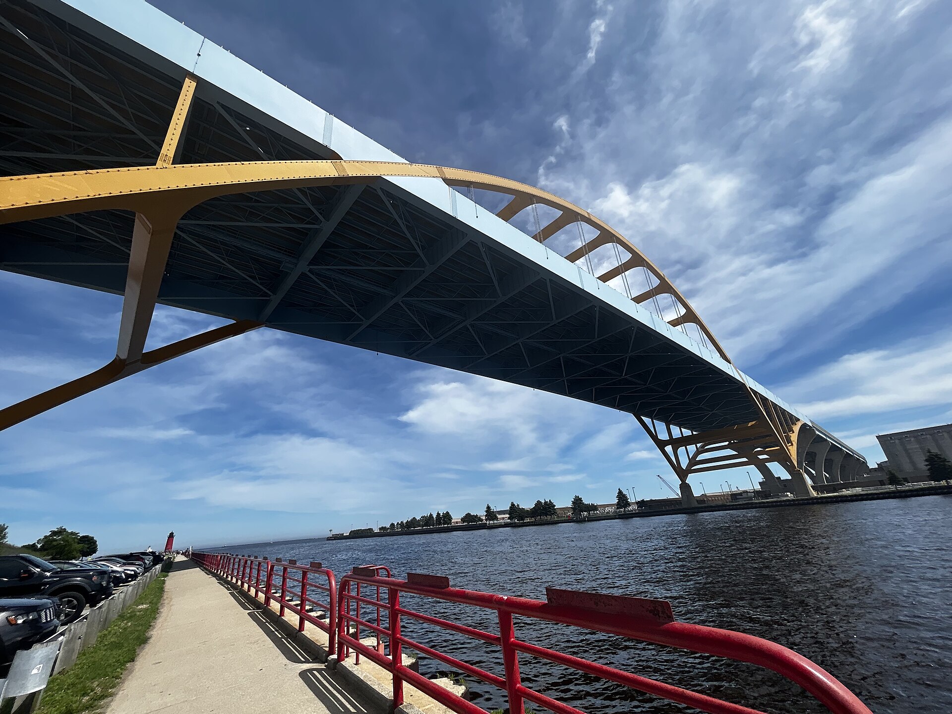 Hoan Bridge Cracking — Milwaukee, WI (no collapse)
