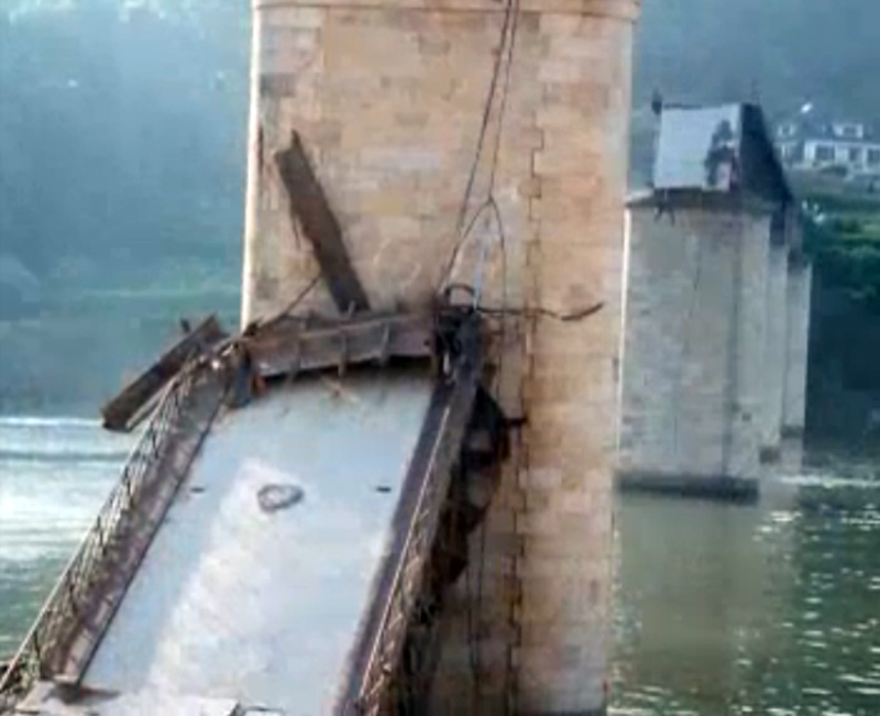 Hintze Ribeiro Bridge